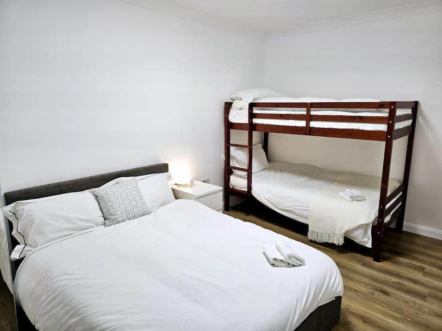 Wonderful Apartment In Wembley London Exteriör bild