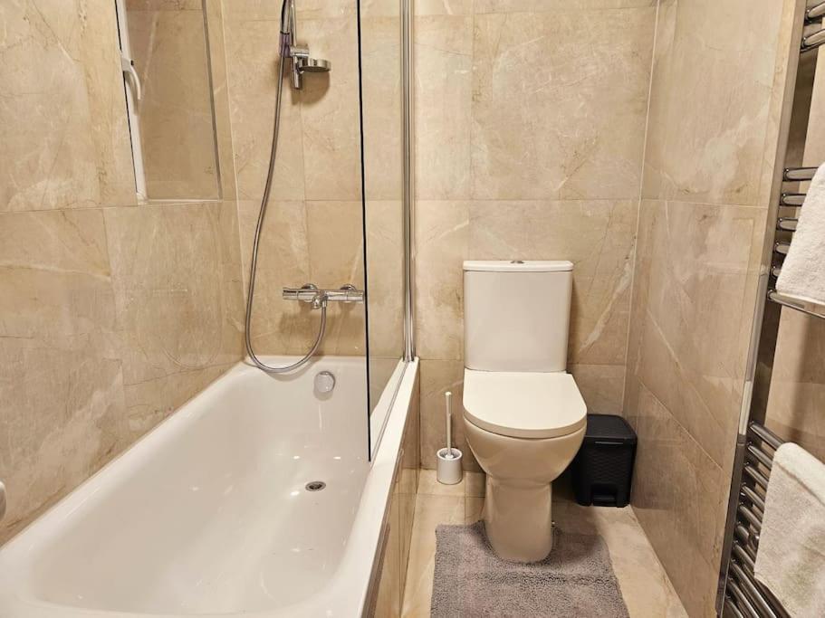 Wonderful Apartment In Wembley London Exteriör bild