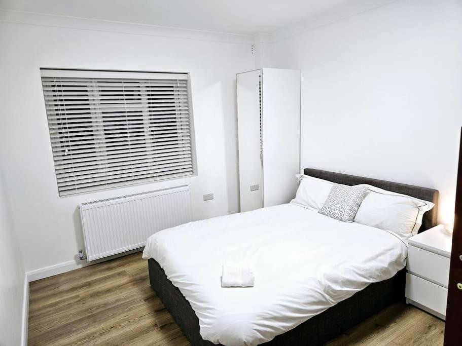 Wonderful Apartment In Wembley London Exteriör bild